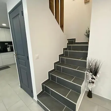 Maison Neuve Et Calme Appartement
